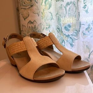 Vionic Women's Paradise Kaytie Backstrap Wedges - size 7